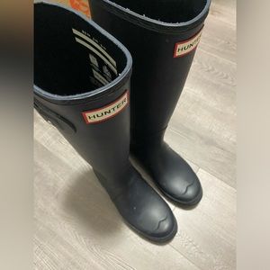 Hunter blue Tall Rain Boots 7B Women’s. Worn Once 100$